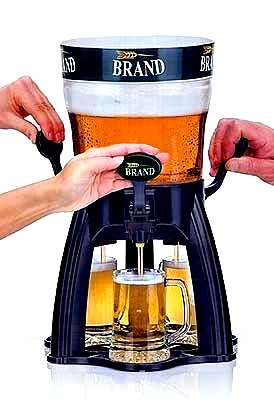 Halten Sie die Zapfvorrichtung dazu mit einer Hand am Dreifuß und mit der anderen an der Unterlage fest. Die Zapfvorrichtung nur fertig zusammengebaut tragen, wenn mindestens eine Hand die Unterlage festhält.